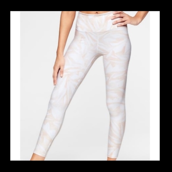 ✨SOLD✨ Athlete Rainforest Print Leggings - Picture 1 of 7